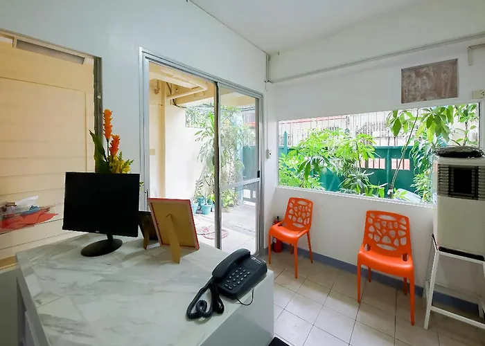 Orangenest Apartelle ホテル